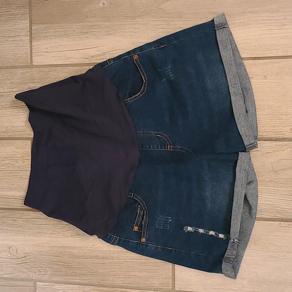 Maternity shorts